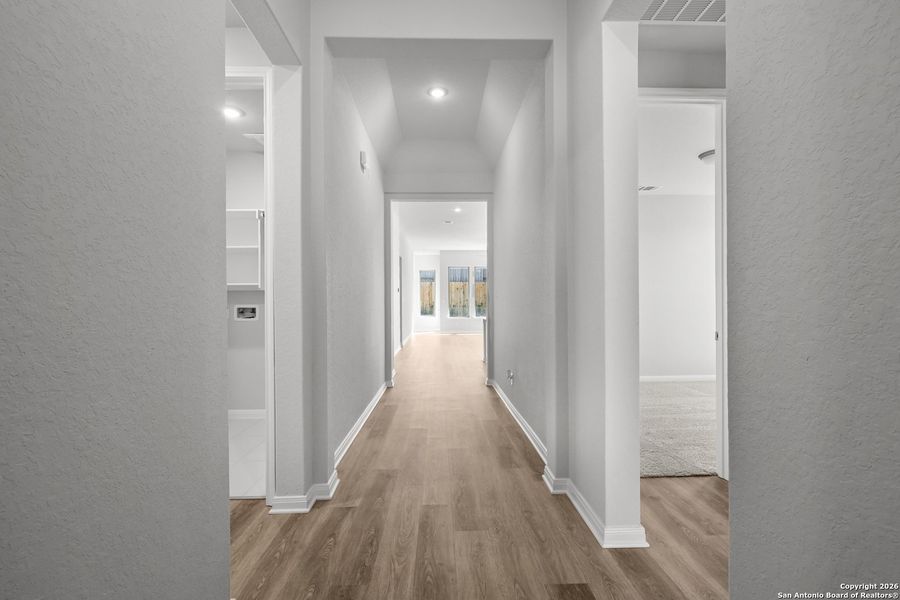 Spacious, unfurnished interior of a new home in Homestead 65', Schertz (Image 17).