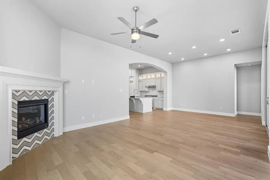 Spacious, unfurnished interior of a new home in Trinity Falls, McKinney (Image 19). Spacious, unfurnished interior of a new home in Trinity Falls, McKinney (Image 19).