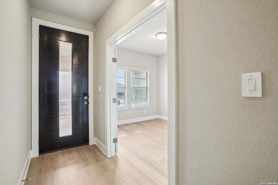 Spacious, unfurnished interior of a new home in Lark Canyon, New Braunfels (Image 44).