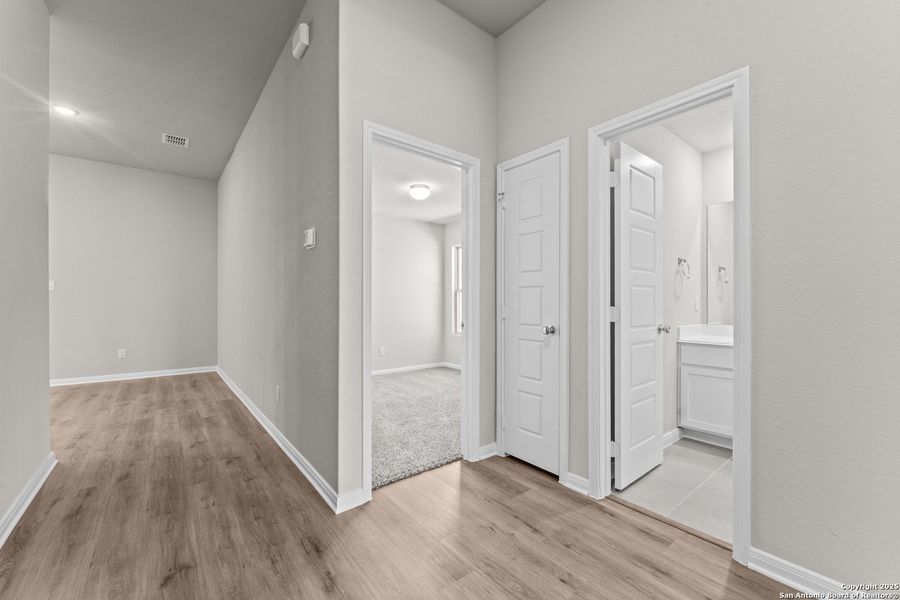 Spacious, unfurnished interior of a new home in Hunters Ranch, San Antonio (Image 16). Spacious, unfurnished interior of a new home in Hunters Ranch, San Antonio (Image 16).