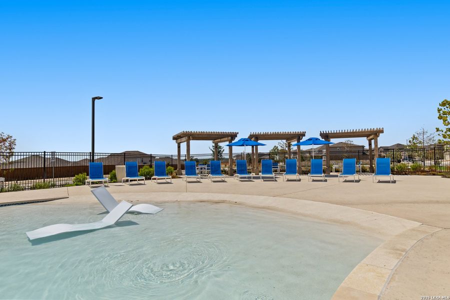 Community amenities in Cinco Lakes, San Antonio (Image 30).