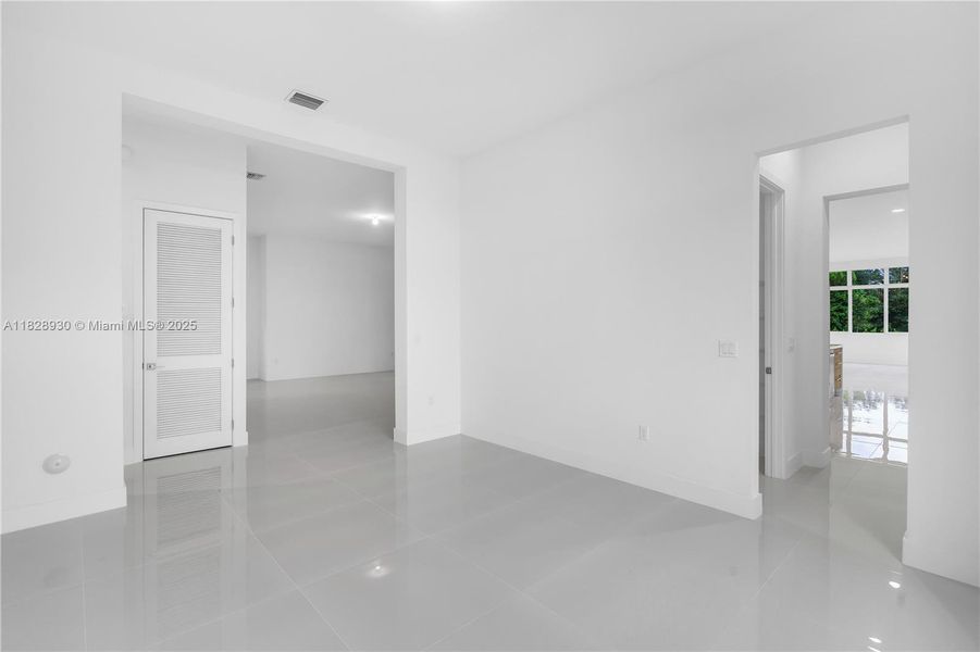 Spacious, unfurnished interior of a new home in , Davie (Image 35).