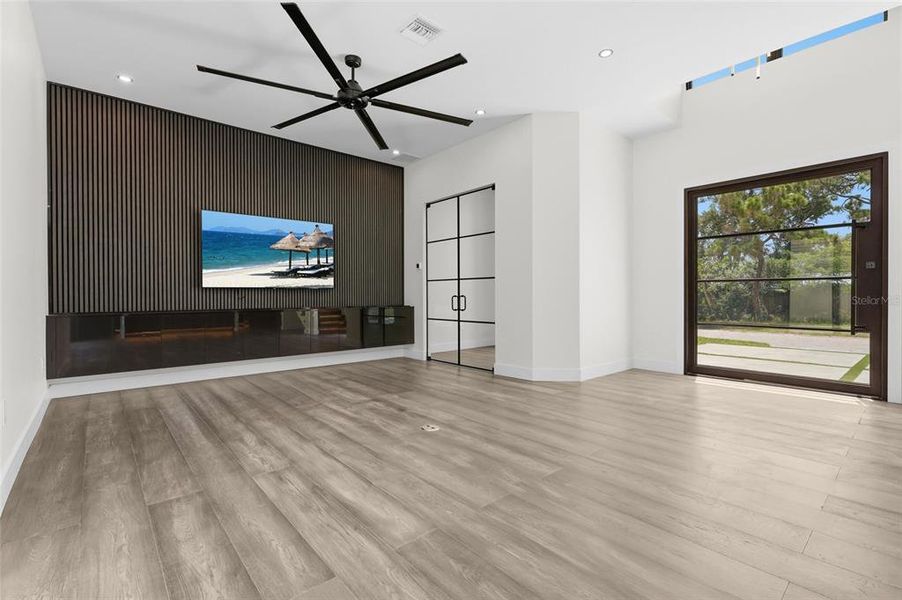 Spacious, unfurnished interior of a new home in , Sarasota (Image 22).