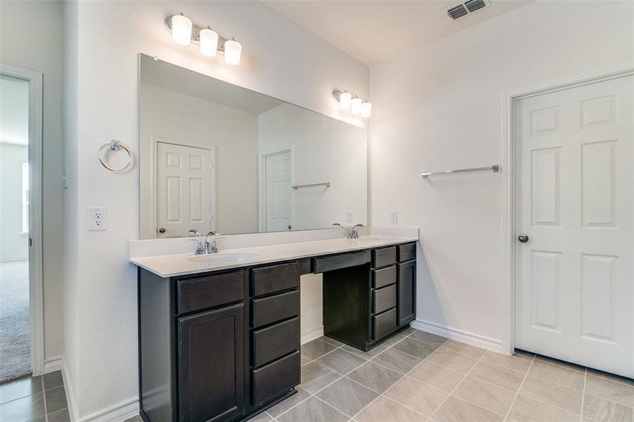 Furnished interior view inside a new home in Heartland Signature, Crandall (Image 6). Furnished interior view inside a new home in Heartland Signature, Crandall (Image 6).