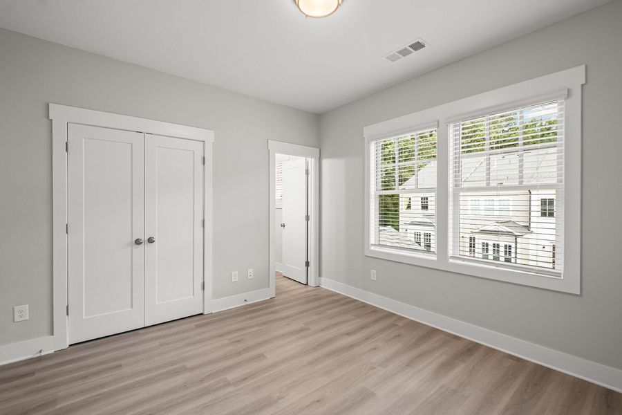 Spacious, unfurnished interior of a new home in Devin's Shire, Kennesaw (Image 14).