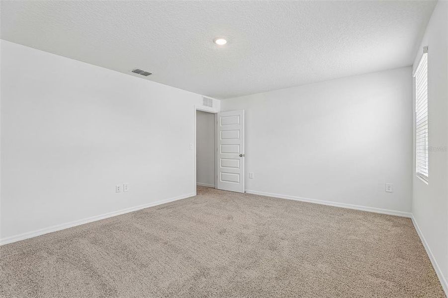 Spacious, unfurnished interior of a new home in , Davenport (Image 29).