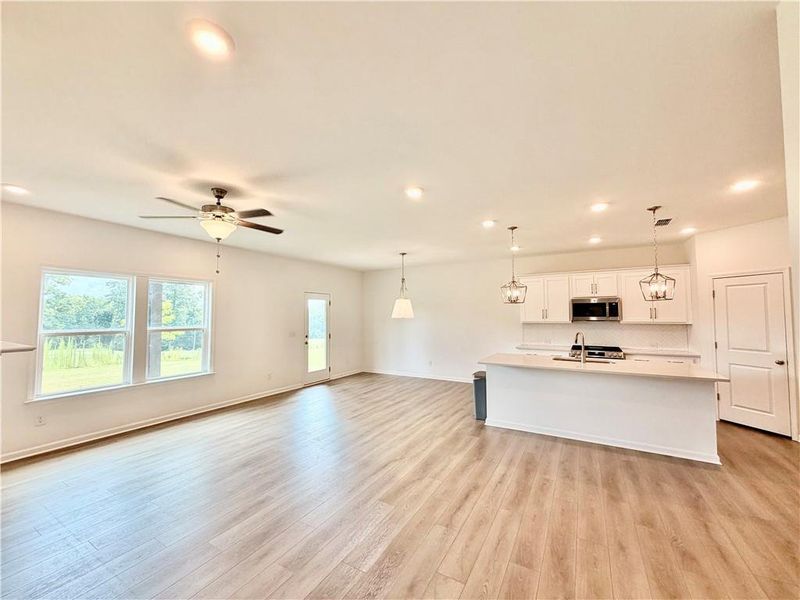 Spacious, unfurnished interior of a new home in Creekside, Dawsonville (Image 40).