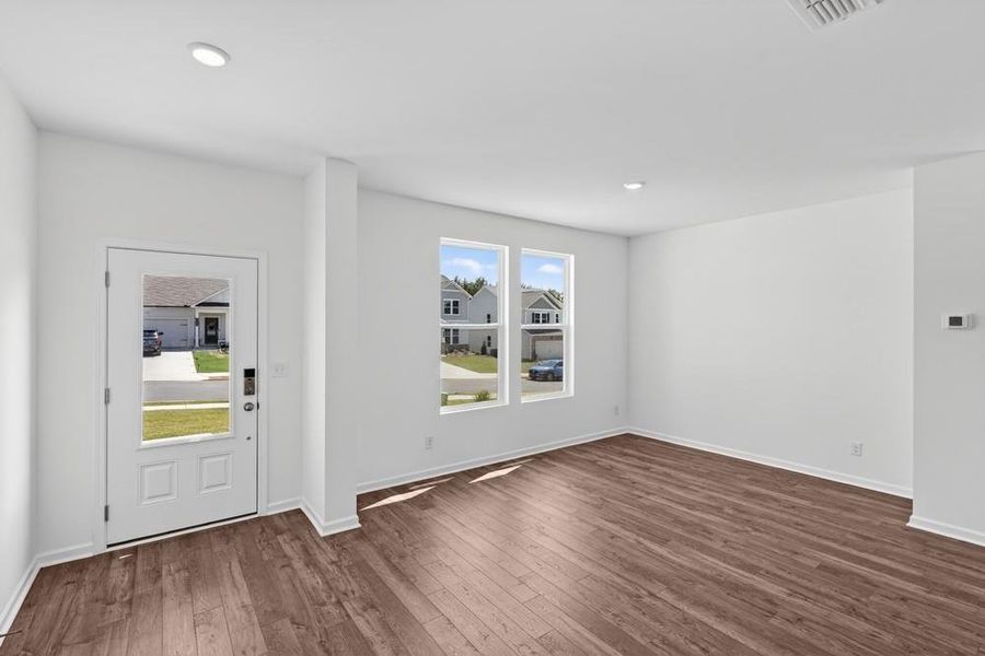 Spacious, unfurnished interior of a new home in Heritage River, Euharlee (Image 10).