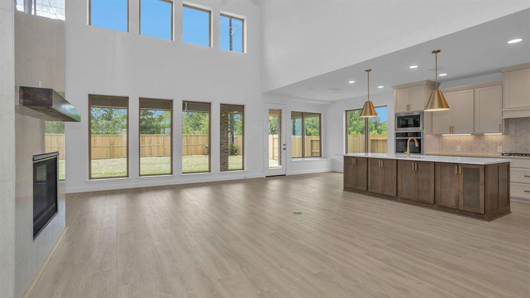 Spacious, unfurnished interior of a new home in Trinity Falls, McKinney (Image 10).