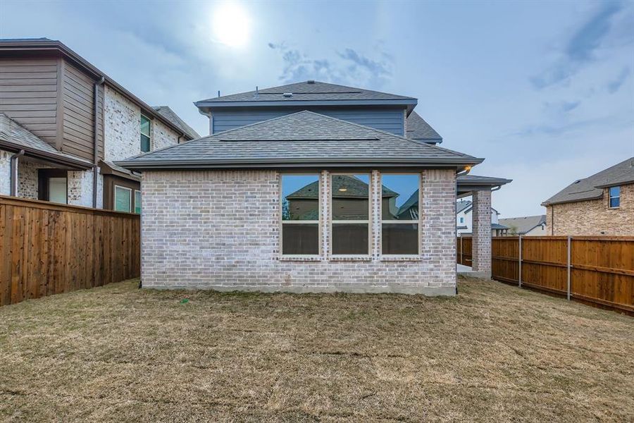 Exterior details and patio area of a home in Hillstead, Lavon (Image 19).