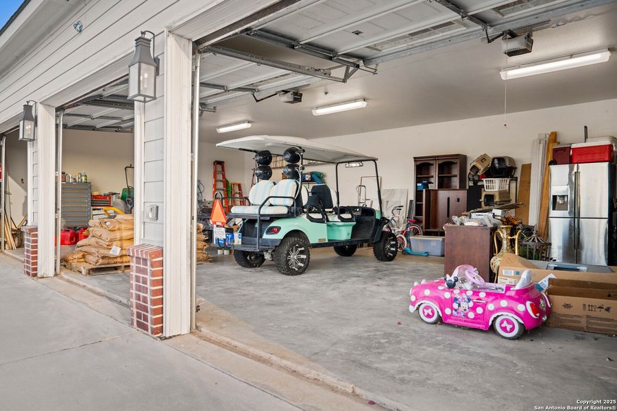 Furnished interior view inside a new home in , Kenedy (Image 59).
