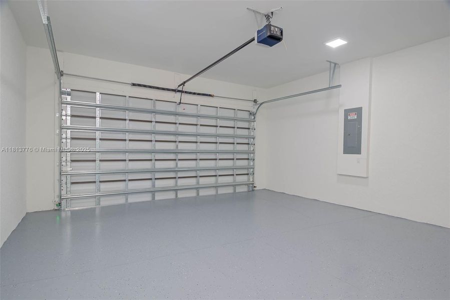 Spacious, unfurnished interior of a new home in , Lehigh Acres (Image 13).