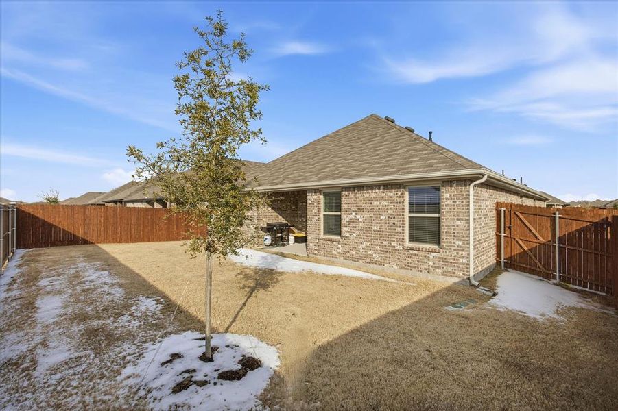 Exterior details and patio area of a home in Stonehaven, Caddo Mills (Image 4).