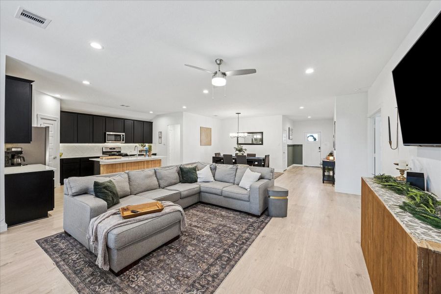 Furnished interior view inside a new home in Tamarron, Fulshear (Image 11). Furnished interior view inside a new home in Tamarron, Fulshear (Image 11).