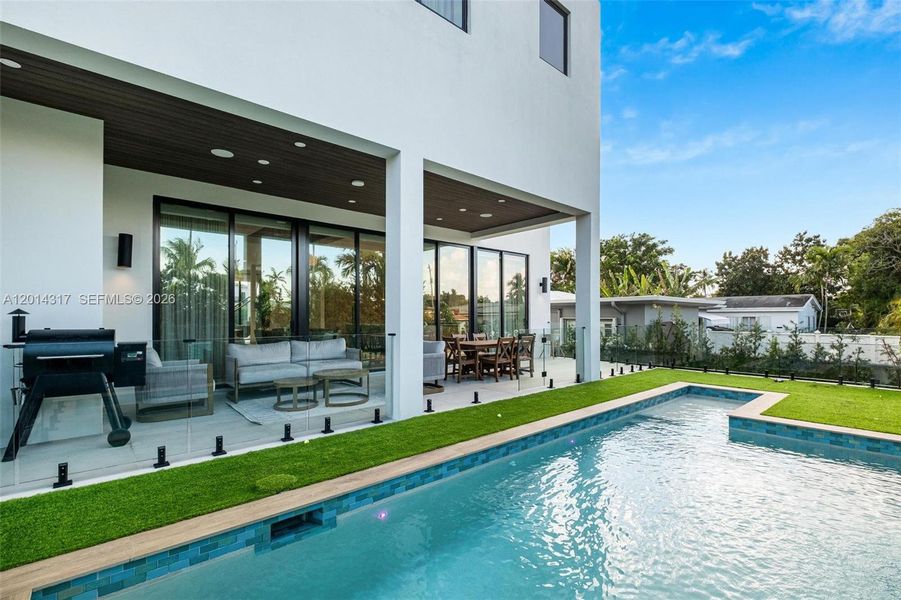 Exterior details and patio area of a home in , Surfside (Image 19).