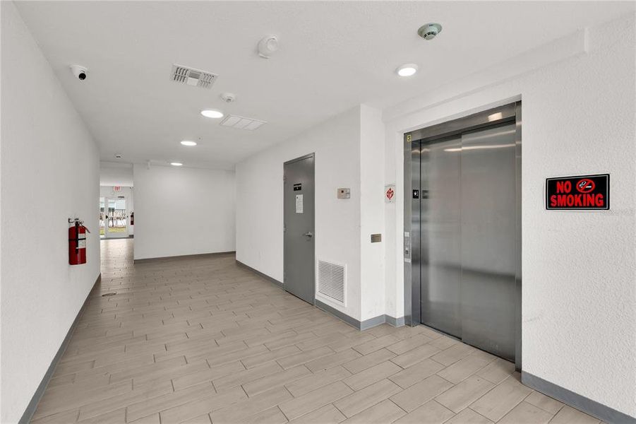 Spacious, unfurnished interior of a new home in , Orlando (Image 12).