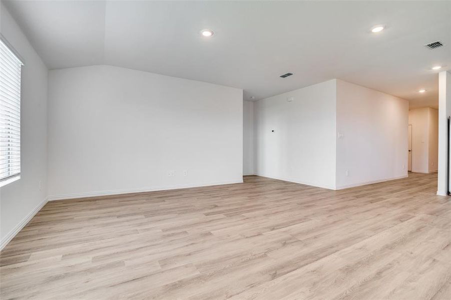 Spacious, unfurnished interior of a new home in River Ridge, Crandall (Image 12).