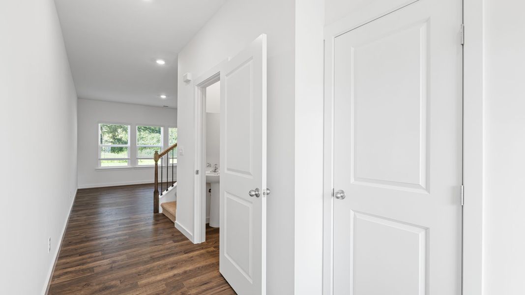 Spacious, unfurnished interior of a new home in The Cove at Thrasher Landing, Hixson (Image 9).