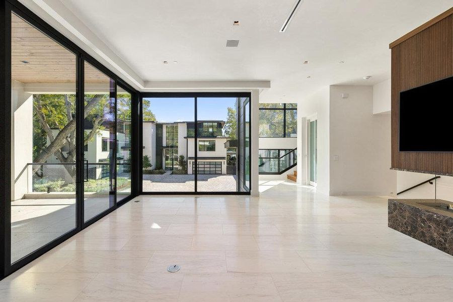 Spacious, unfurnished interior of a new home in , Austin (Image 22).