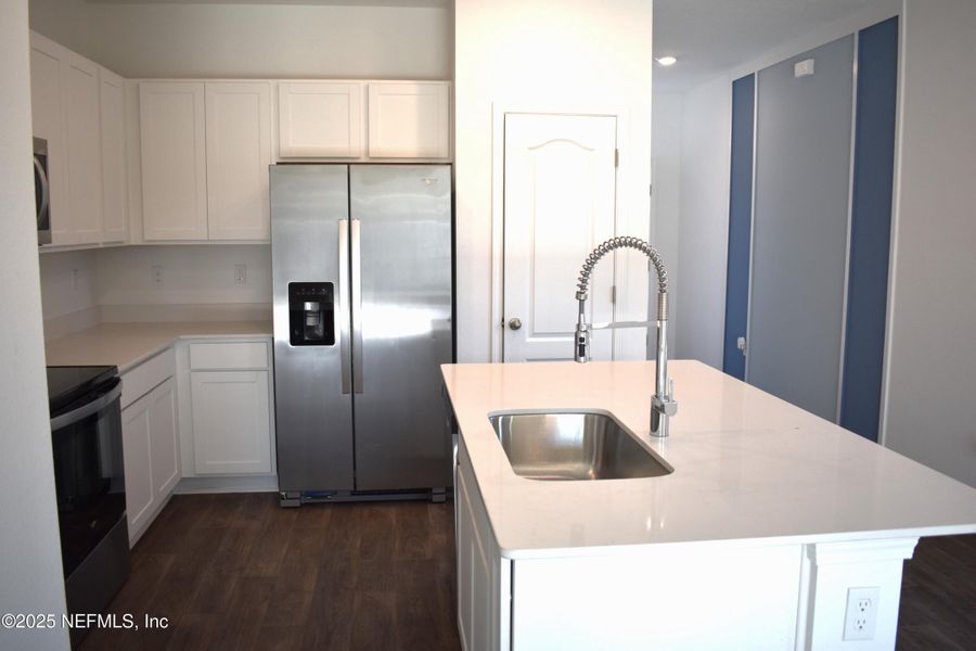 Close-up of interior finishes inside a home in Irongate Villas, Jacksonville (Image 22).