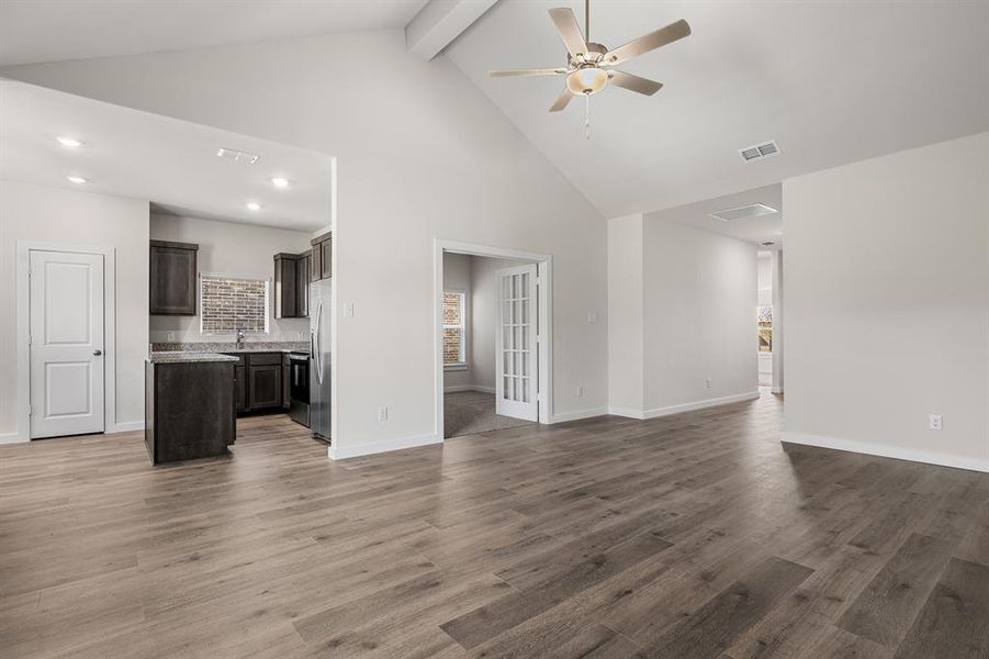 Spacious, unfurnished interior of a new home in Edmonds Ranch, Seagoville (Image 5).