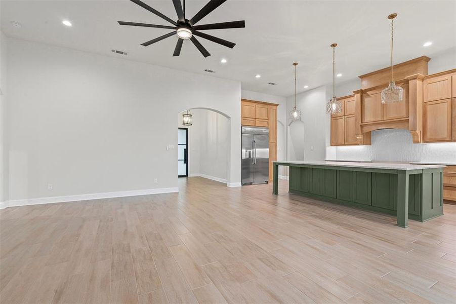 Spacious, unfurnished interior of a new home in Santana Ridge, Weatherford (Image 34).