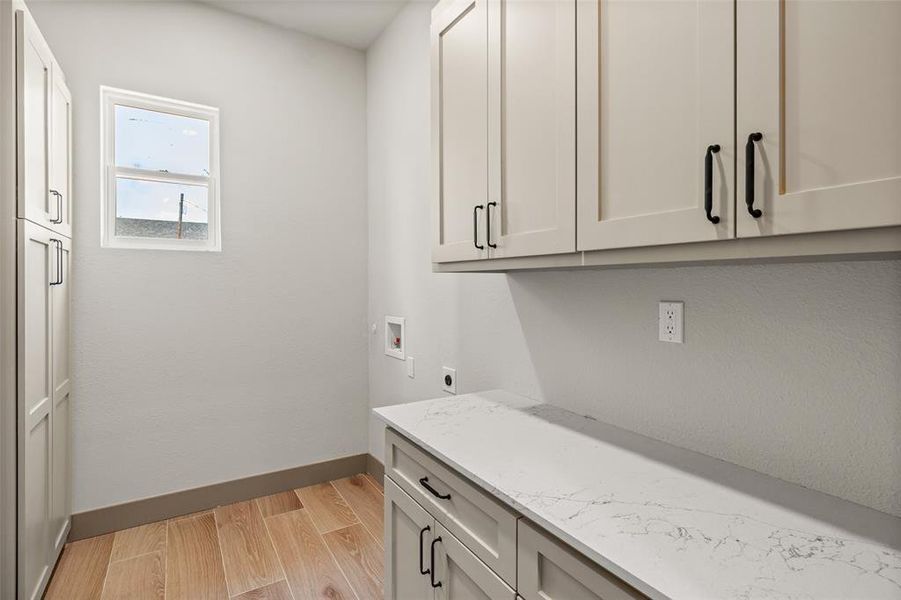 Furnished interior view inside a new home in , Joshua (Image 29).