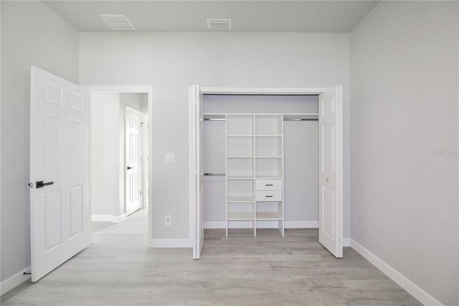 Spacious, unfurnished interior of a new home in , Sebring (Image 29).