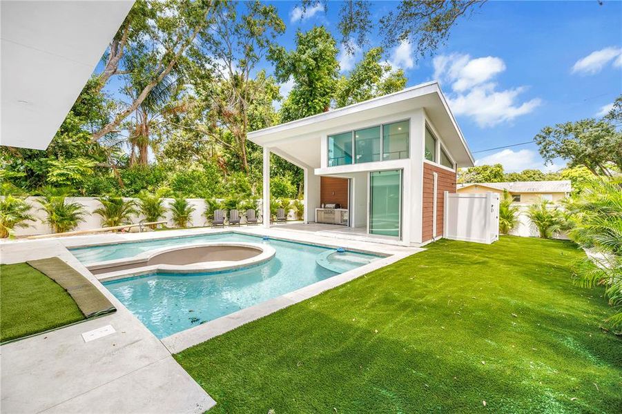 Front exterior of a new home in , Sarasota, FL, highlighting curb appeal (Image 20).