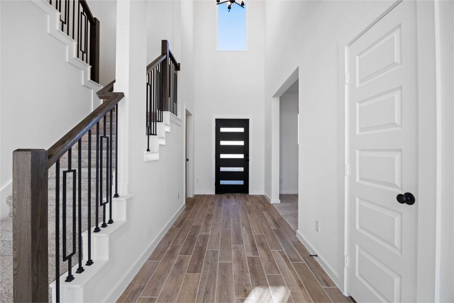 Spacious, unfurnished interior of a new home in Ashland, Houston (Image 23).