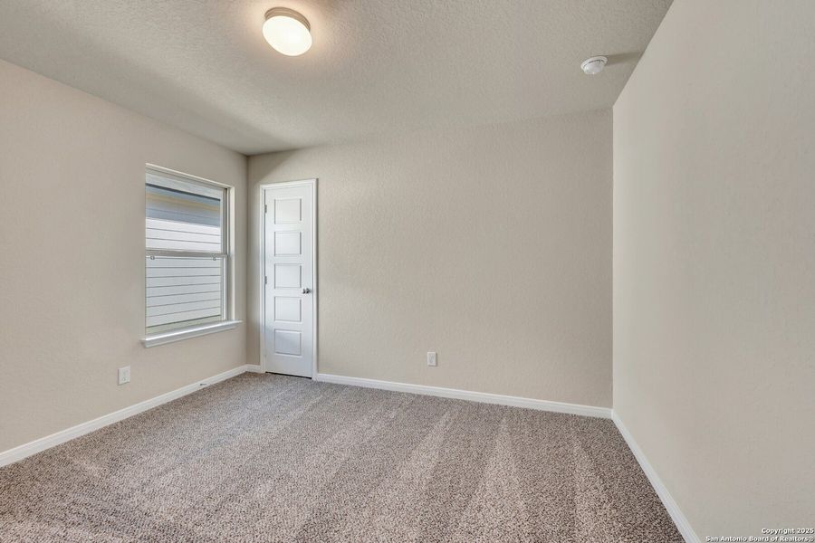 Spacious, unfurnished interior of a new home in Park Place, New Braunfels (Image 19).