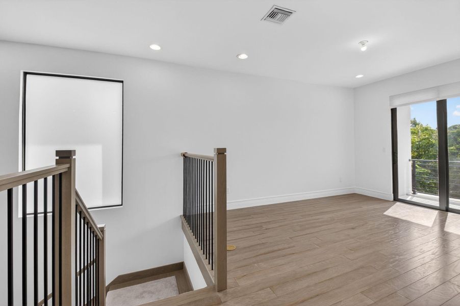 Spacious, unfurnished interior of a new home in , Boca Raton (Image 44).