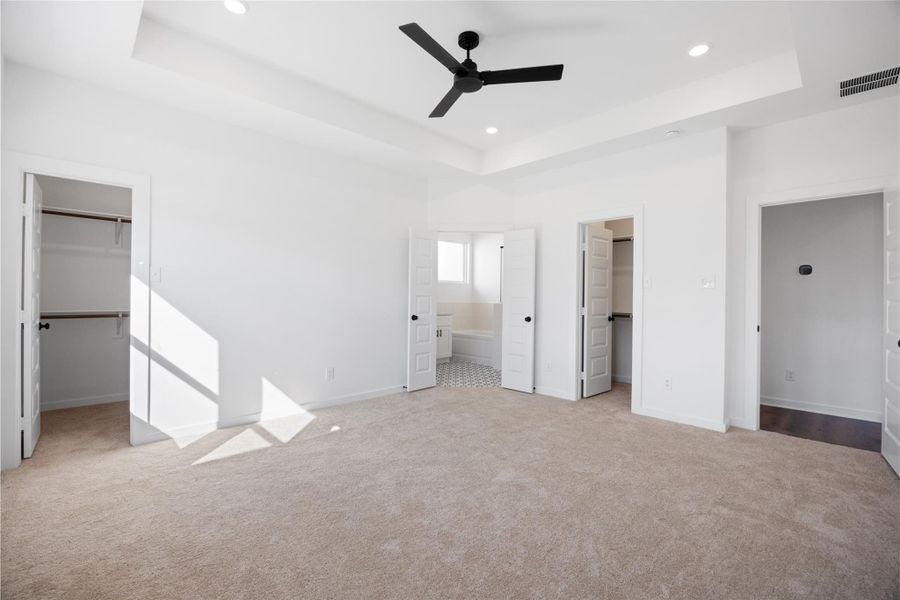 Spacious, unfurnished interior of a new home in Kendall Lakes, Alvin (Image 27).