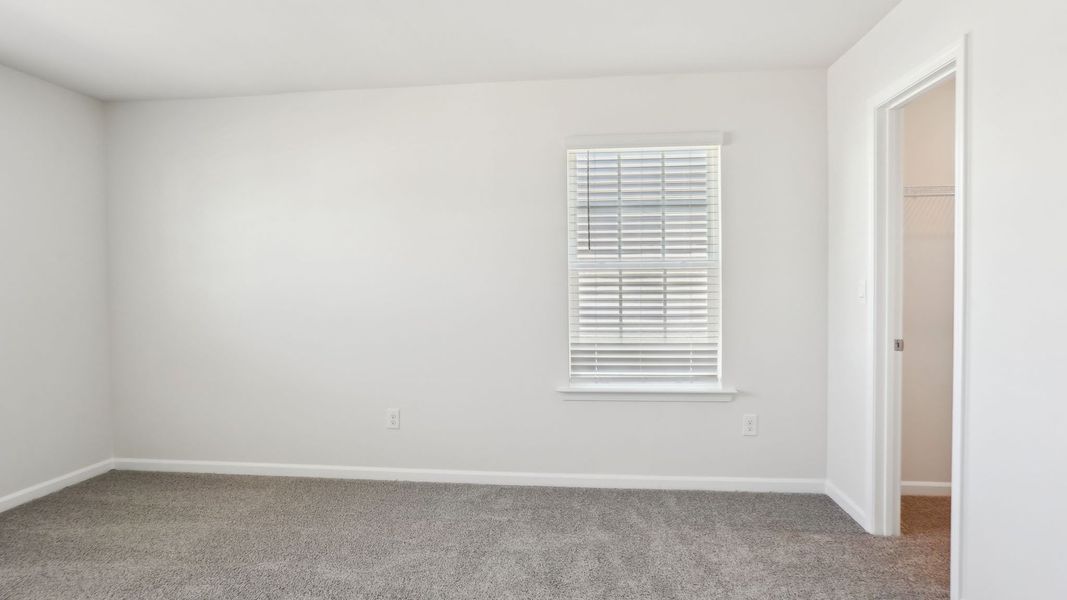 Spacious, unfurnished interior of a new home in Granite Falls, Lancaster (Image 28).