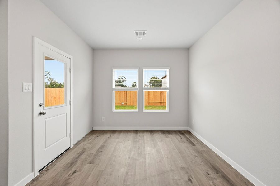 Spacious, unfurnished interior of a new home in Crockett Meadows, Conroe (Image 25).