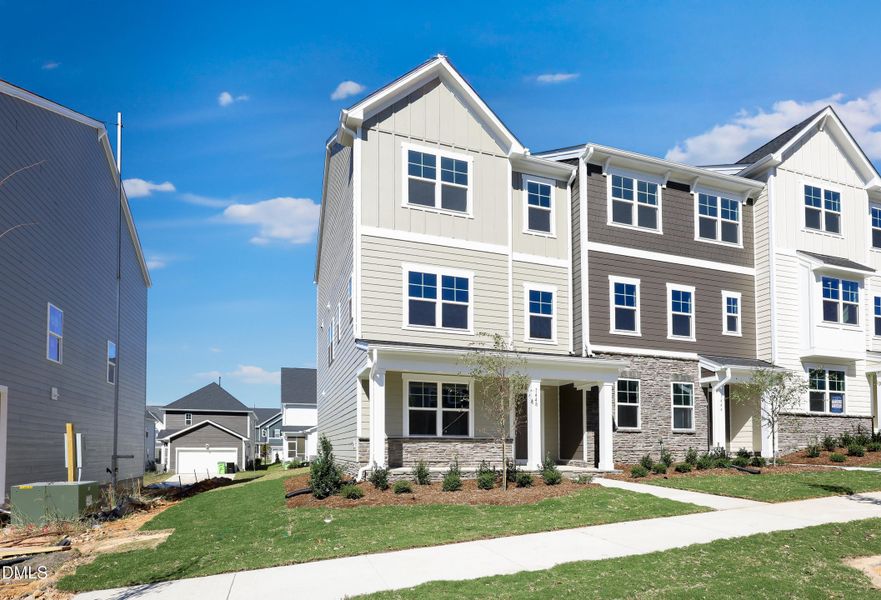 SUN_Stoneriver_Pic_Bradley_Front_2of2