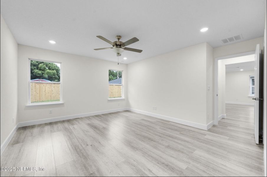 Spacious, unfurnished interior of a new home in , Jacksonville (Image 21).