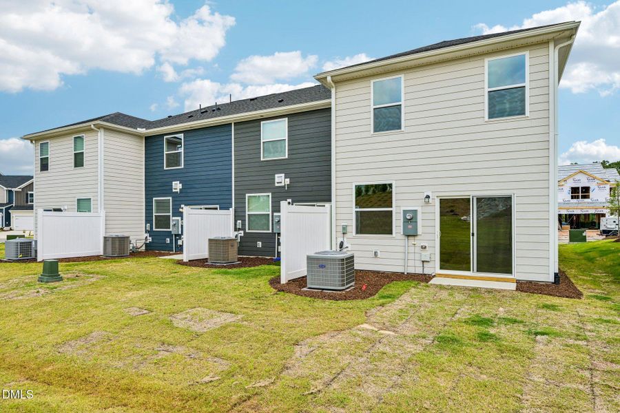 30-web-or-mls-Glen Lyon Dr-S2706-030