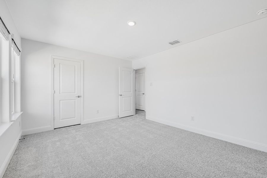 Spacious, unfurnished interior of a new home in Madero 50s, Fort Worth (Image 16).