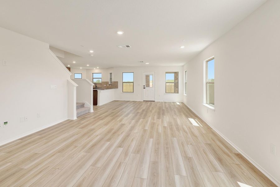 Spacious, unfurnished interior of a new home in Stoney Chase, Del Valle (Image 28).