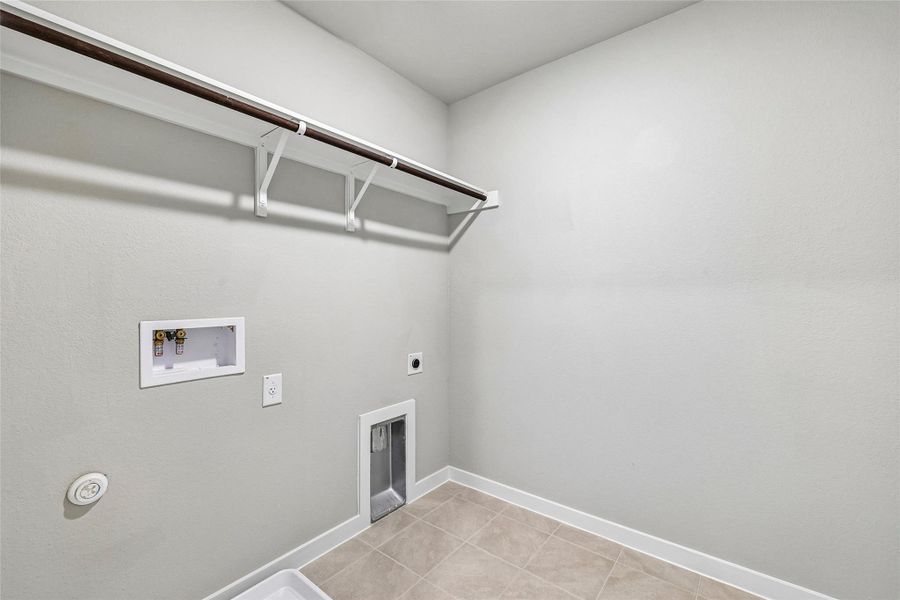 Spacious, unfurnished interior of a new home in Cascades at Onion Creek, Austin (Image 11).