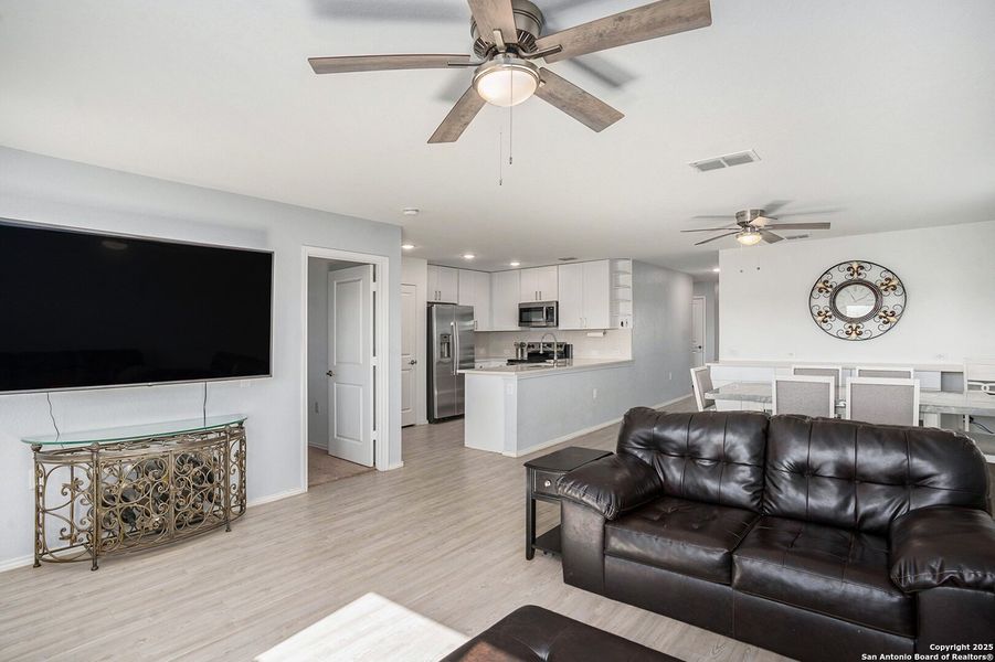 Furnished interior view inside a new home in Mission del Lago: Watermill Collection, San Antonio (Image 19). Furnished interior view inside a new home in Mission del Lago: Watermill Collection, San Antonio (Image 19).