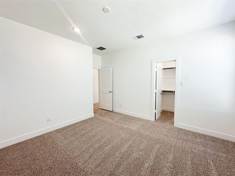 Spacious, unfurnished interior of a new home in Sienna, Missouri City (Image 30). Spacious, unfurnished interior of a new home in Sienna, Missouri City (Image 30).