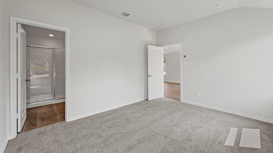 Spacious, unfurnished interior of a new home in Blaire Lake, Tyler (Image 21).