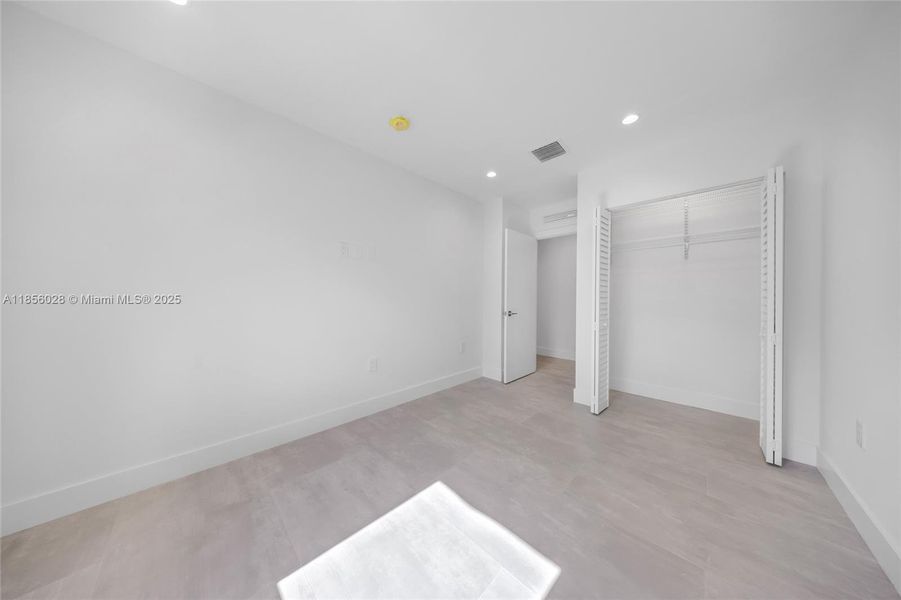 Spacious, unfurnished interior of a new home in , Miami (Image 16).