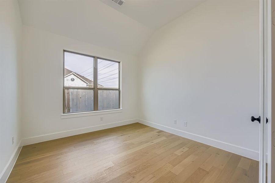 Spacious, unfurnished interior of a new home in Wellington, Fort Worth (Image 22).