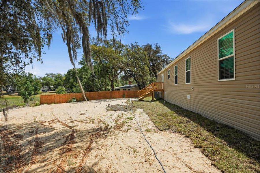 Exterior details and patio area of a home in , Weeki Wachee (Image 23).