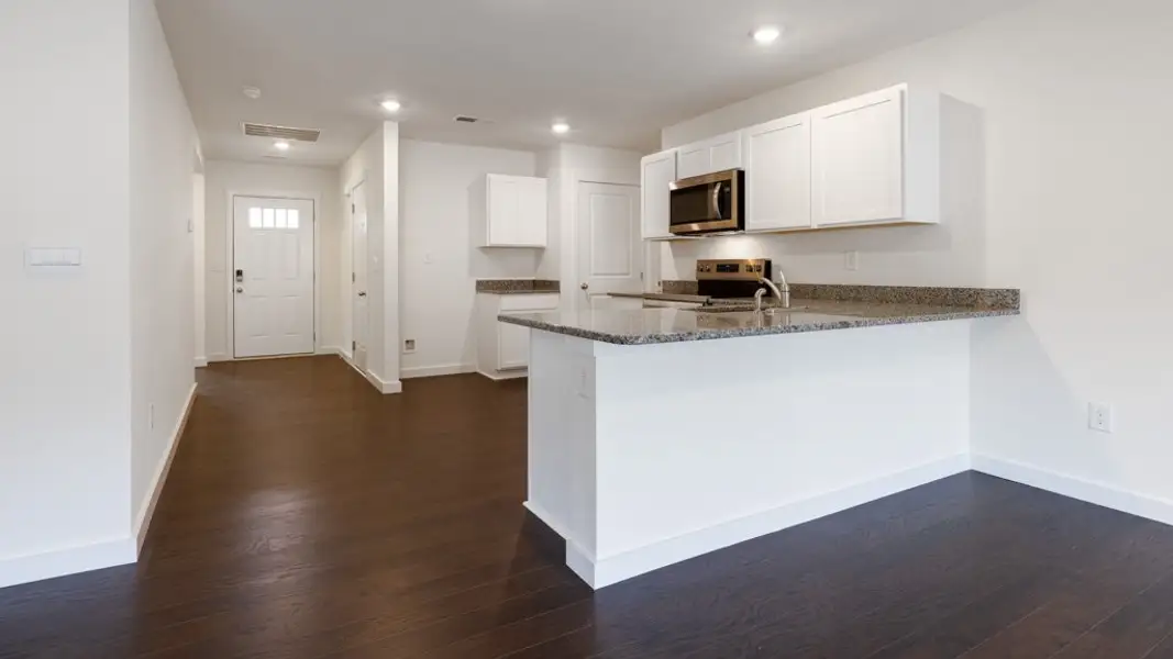 Furnished interior view inside a new home in Emory Creek, Harriman (Image 4).