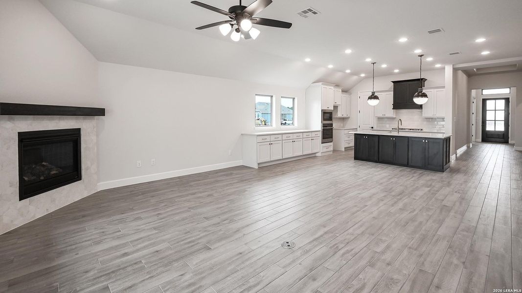 Spacious, unfurnished interior of a new home in Mayfair, New Braunfels (Image 24).