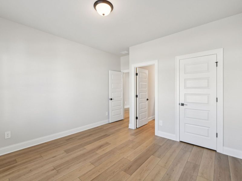 Spacious, unfurnished interior of a new home in River Pointe, Monroe (Image 15).
